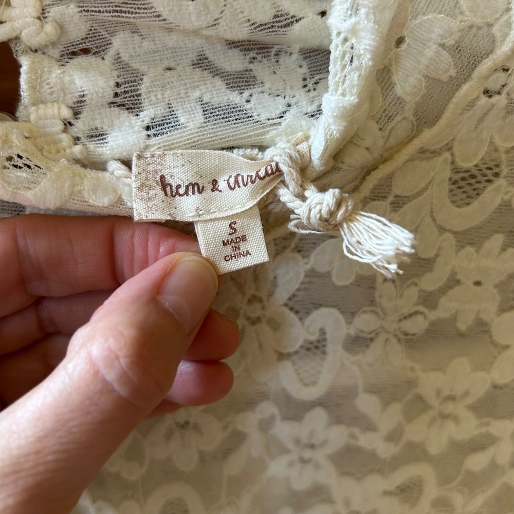 NWT Hem and Thread Top Long Sleeve Cream Lace Mock Collar Women's Size Small‎ - Picture 3 of 8